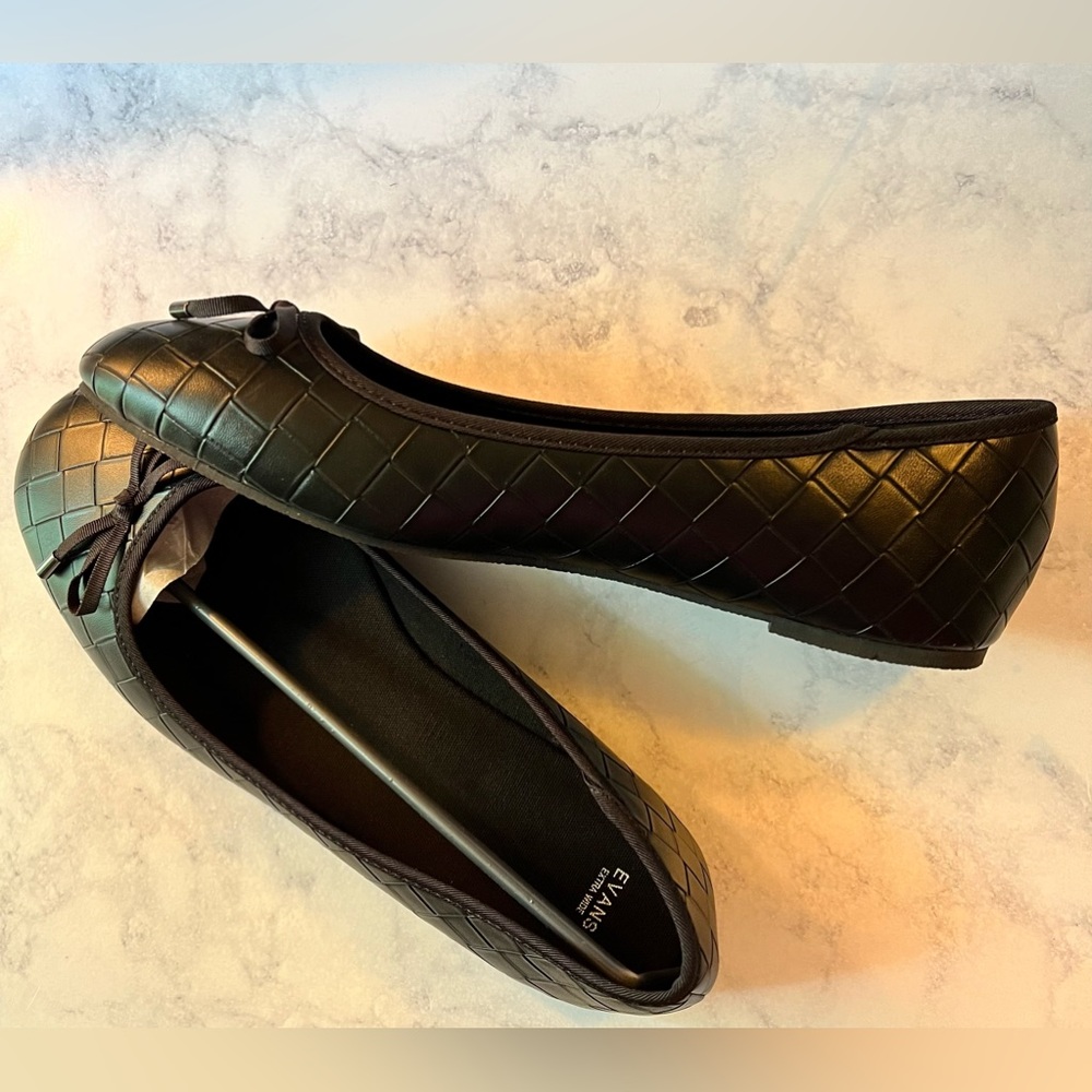 Black Weave Ballet Flats - 10 Wide